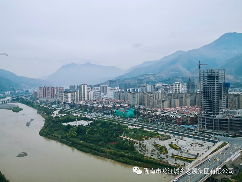 匠心傾注、喜封金頂——龍江?雙子座商住小區(qū)主體順利封頂
