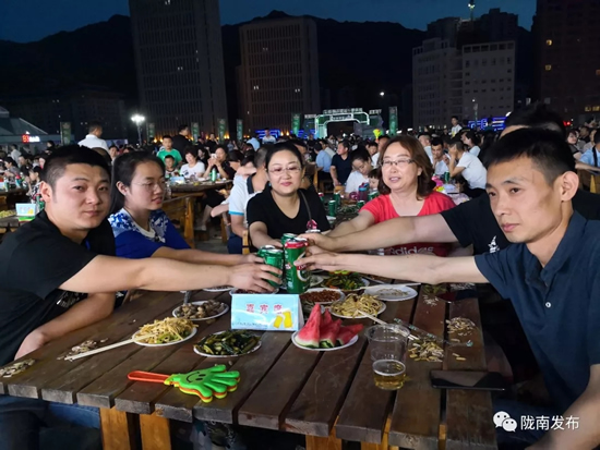 好嗨喲！隴南第一屆青島啤酒節(jié)開(kāi)幕啦，為期8天