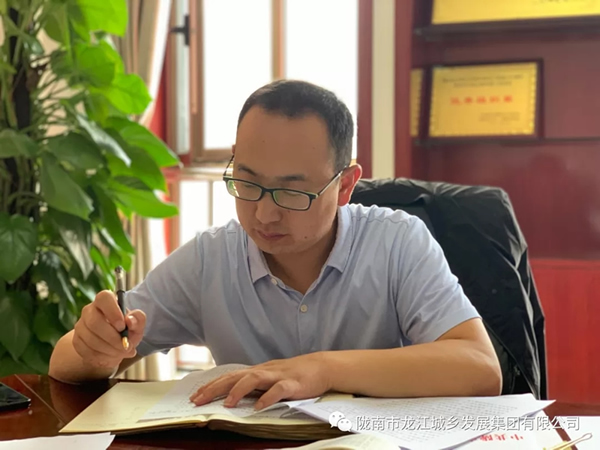 市龍江集團(tuán)“不忘初心、牢記使命”主題教育讀書班舉行結(jié)班式